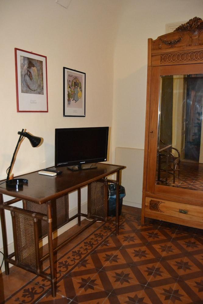 Ivana B&B Catania Bagian luar foto