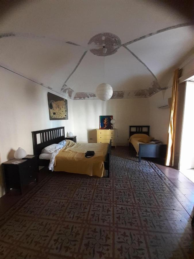 Ivana B&B Catania Bagian luar foto